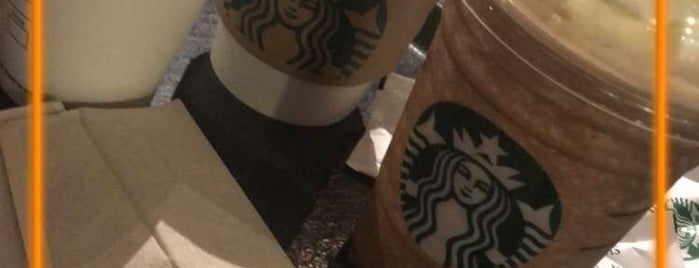 Starbucks is one of สถานที่ที่ Midnight ถูกใจ.