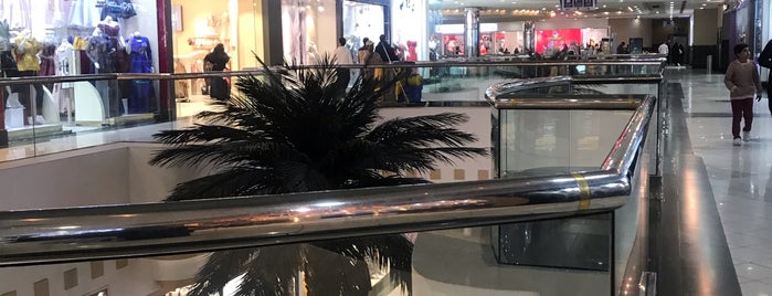 Al Othaim Mall is one of Midnight : понравившиеся места.