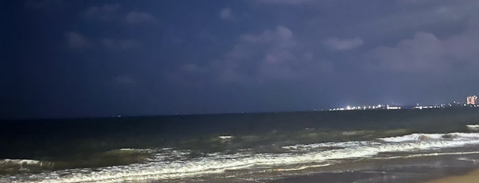 Juhu Beach is one of Mumbai.