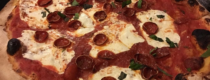 Lombardi's Coal Oven Pizza is one of Posti che sono piaciuti a jiresell.