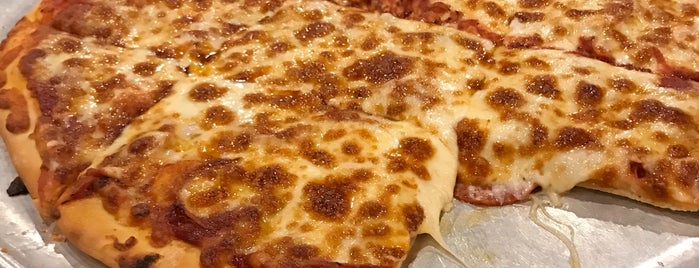 LaRosa's Pizzeria is one of Posti che sono piaciuti a jiresell.