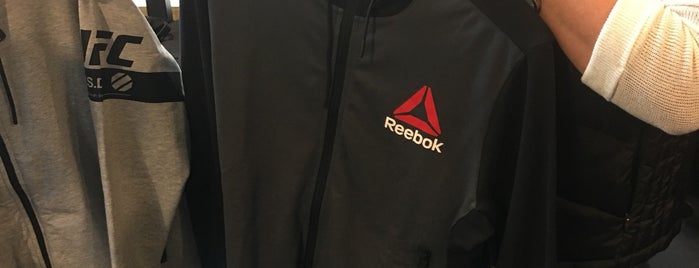 Reebok FitHub is one of jiresellさんのお気に入りスポット.