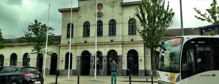 Gare de Tirlemont is one of Bijna alle treinstations in Vlaanderen.