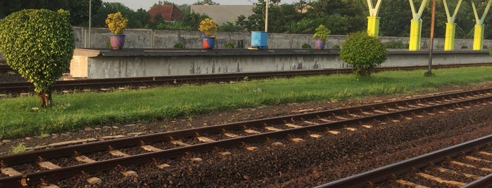 Stasiun Tarik is one of Train Station in Java.