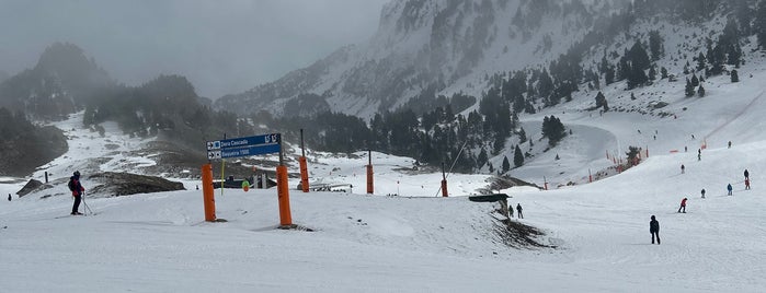 Moët Chandon Winter Lounge is one of Apres-ski BAQUEIRA.