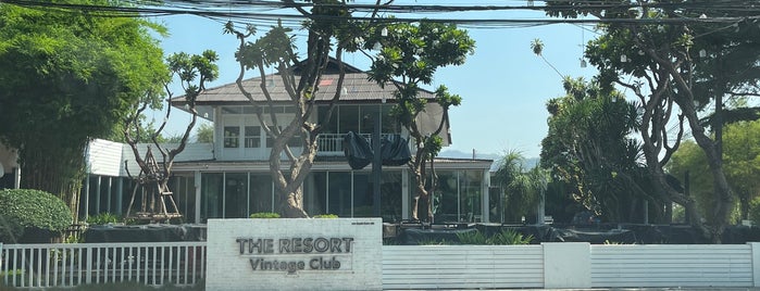 THE RESORT Restaurant & Bar is one of กาญจนบุรี.