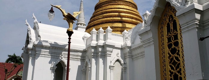 Wat Ratchabophit is one of Posti che sono piaciuti a Pornrapee.