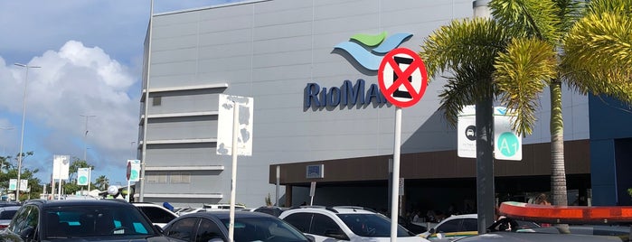 RioMar Shopping is one of Diego : понравившиеся места.