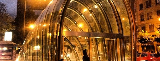 Metro San Mamés is one of Lugares favoritos de Jon Ander.