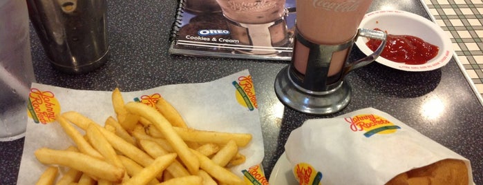 Johnny Rockets is one of Yaron’s Liked Places.