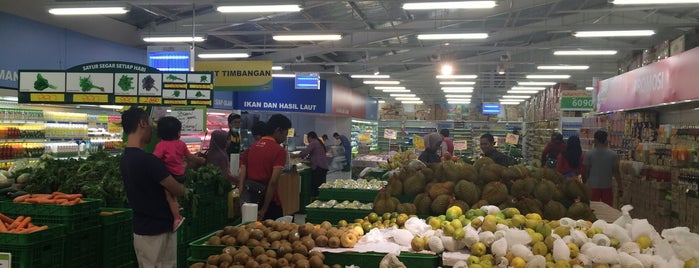 Giant is one of Tempat yang Disukai Hendra.