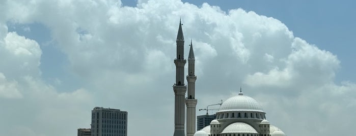 Al Noor Mosque (Masjid) - Buhaira Corniche is one of الشّارقة..