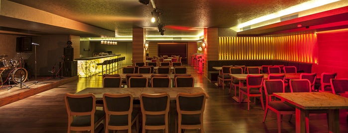 Grande Club&Bar is one of ÖNCEL'in Beğendiği Mekanlar.