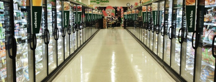 Save-On-Foods is one of Posti che sono piaciuti a Jus.