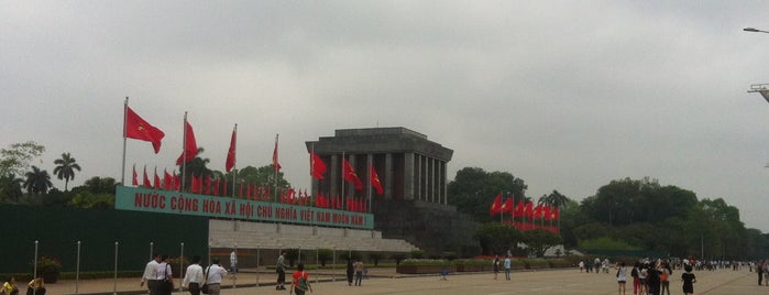 Lăng Chủ Tịch Hồ Chí Minh (Ho Chi Minh Mausoleum) is one of 海外旅行で行ってみたい.