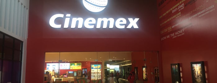 Cinemex Jurica is one of สถานที่ที่ Lu ถูกใจ.