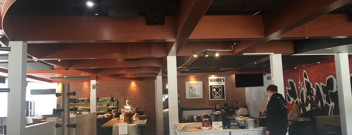Wanda's Kitchen and Lounge is one of สถานที่ที่บันทึกไว้ของ Artem.