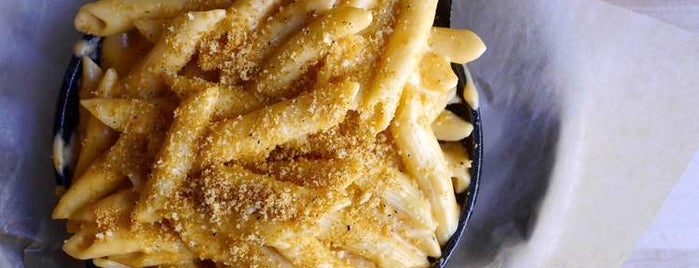 Belly Up Smokehouse & Saloon is one of Where to Find Chicago's Best Mac and Cheese.