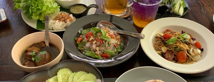 Ni-Yom Homemade Thai Restaurant is one of Lugares favoritos de Pornrapee.
