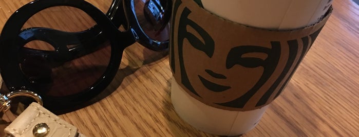 Starbucks is one of Jessicaさんのお気に入りスポット.