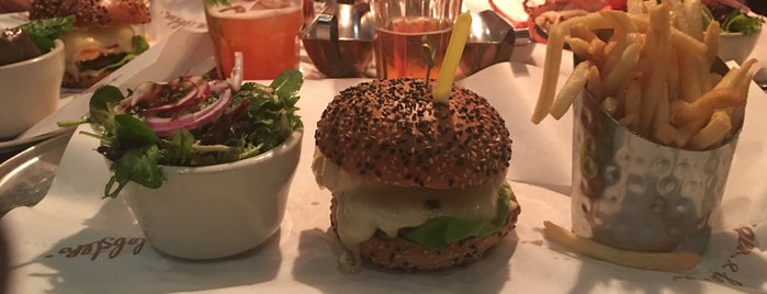 Burger & Lobster is one of Lieux sauvegardés par Roman.