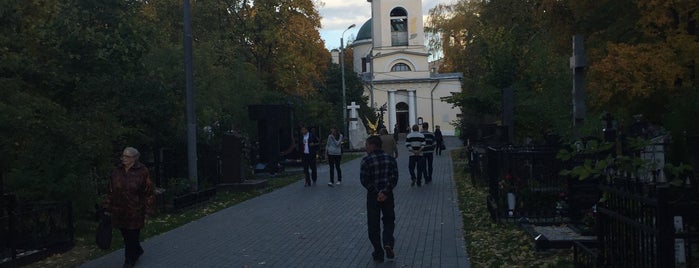 Храм Воскресения Словущего на Ваганьковском кладбище is one of храмы.