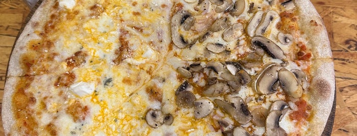 La Favola Pizzeria is one of Gidilecekler.
