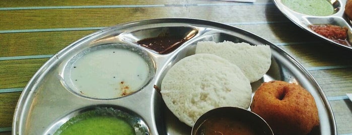 Saravanaa Bhavan is one of Tempat yang Disukai Jonathan.