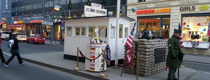 Checkpoint Charlie is one of Berlín.