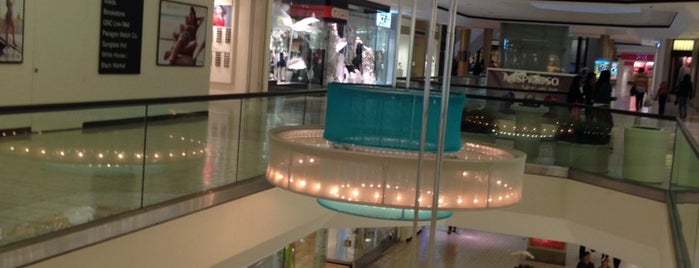 Beverly Center Escalators is one of Locais curtidos por Walter.