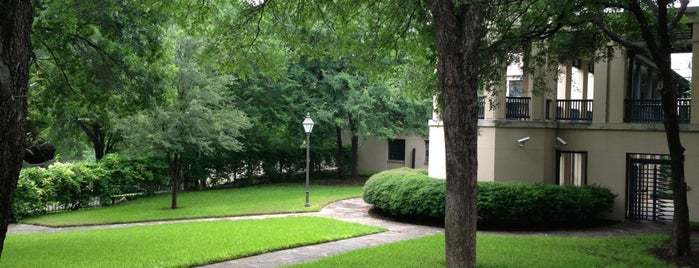 H-E-B Headquarters is one of Lieux qui ont plu à Ron.