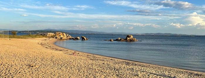 Praia de Cabío is one of Playas.