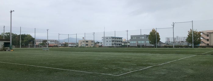 Tフィールド is one of サッカー試合可能な学校グラウンド.
