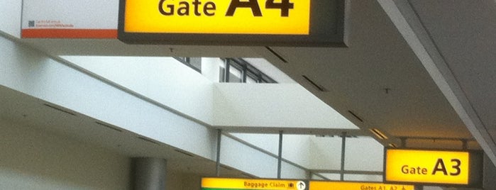 Gate A4 is one of Orte, die Tammy gefallen.