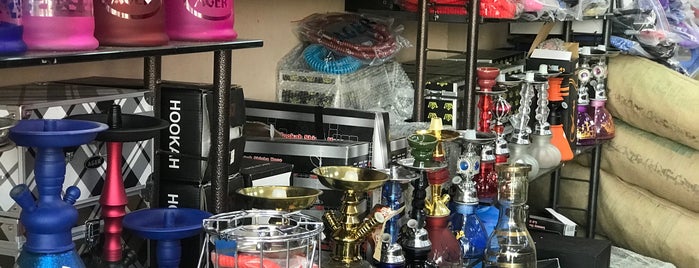 محلات بيع المعسلات والجراك | Tobacco Shops is one of Abu Lauren : понравившиеся места.