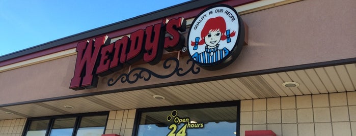 Wendy’s is one of สถานที่ที่ Dean ถูกใจ.
