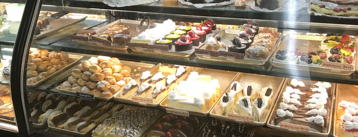 Village French Bakery is one of สถานที่ที่ Wesley ถูกใจ.