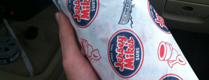 Jersey Mike's Subs is one of Chris: сохраненные места.