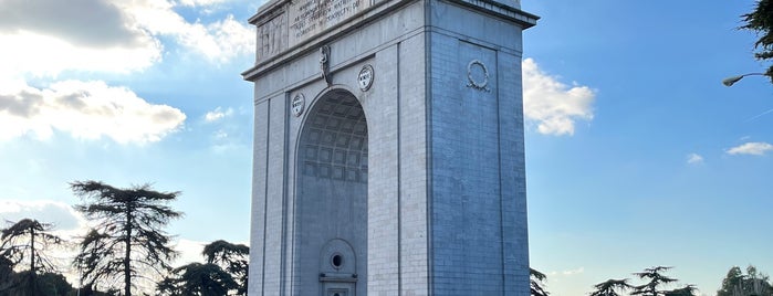Arco de la Victoria is one of Lieux sauvegardés par Eugenio.