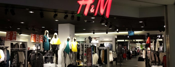 H&M is one of สถานที่ที่บันทึกไว้ของ Jenny.