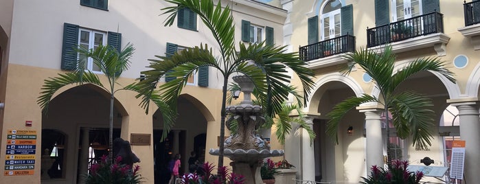 Loews Portofino Bay Hotel at Universal Orlando is one of Lugares favoritos de Adam.