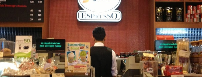 Segafredo Zanetti Espresso is one of Tempat yang Disukai Andre.