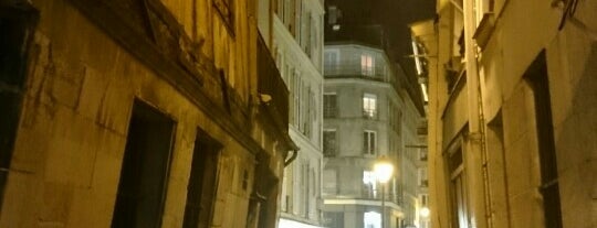Rue Cloche Perce is one of Space Invaders in Paris.