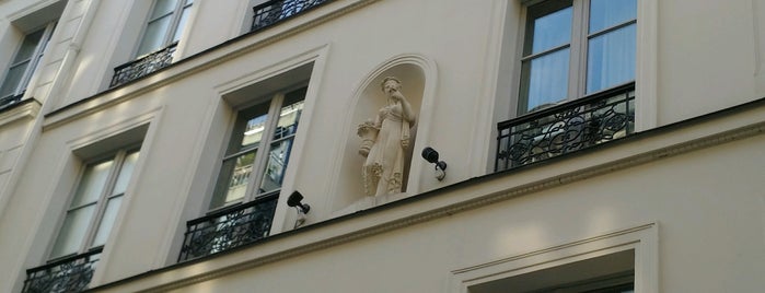 Rue Grégoire de Tours is one of Paris.