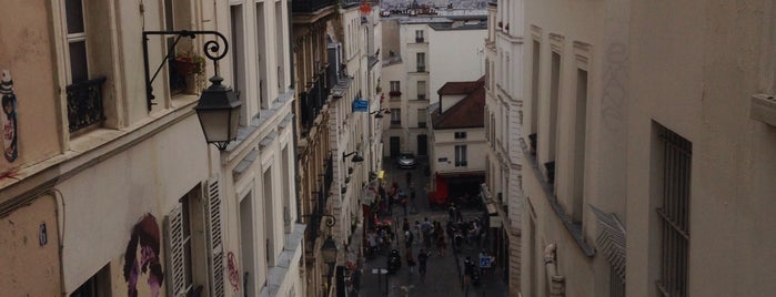 Rue La Vieuville is one of Paris.