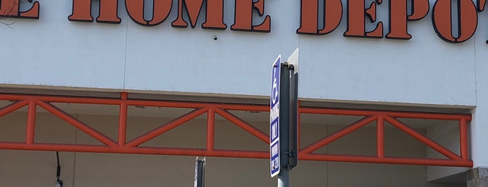 The Home Depot is one of Orte, die Sam gefallen.