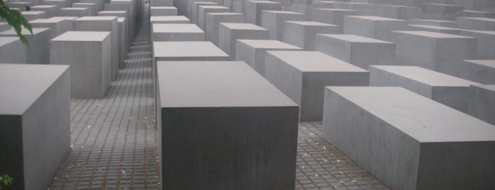 Memoriale per gli Ebrei Assassinati d'Europa is one of Просвещение.