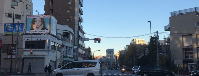 諏訪町交差点 is one of 新宿区.