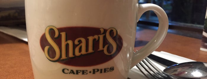 Shari's Cafe and Pies is one of Locais salvos de Maria.