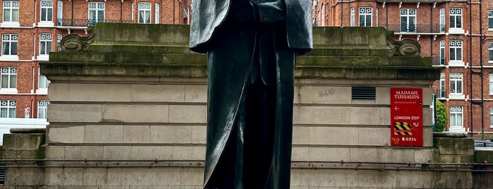 Sherlock Holmes Statue is one of Londýn.
